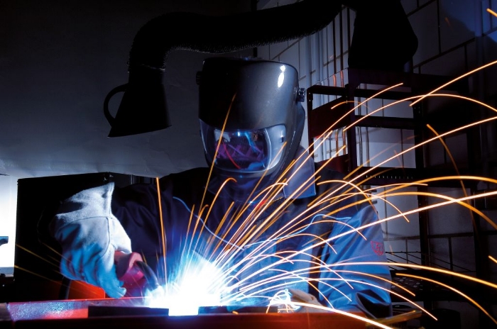 MIG / MAG заварување како лесно да спречите лепење на згурата на дизната и лепење на пуцните по материјалот кој го заваруваме